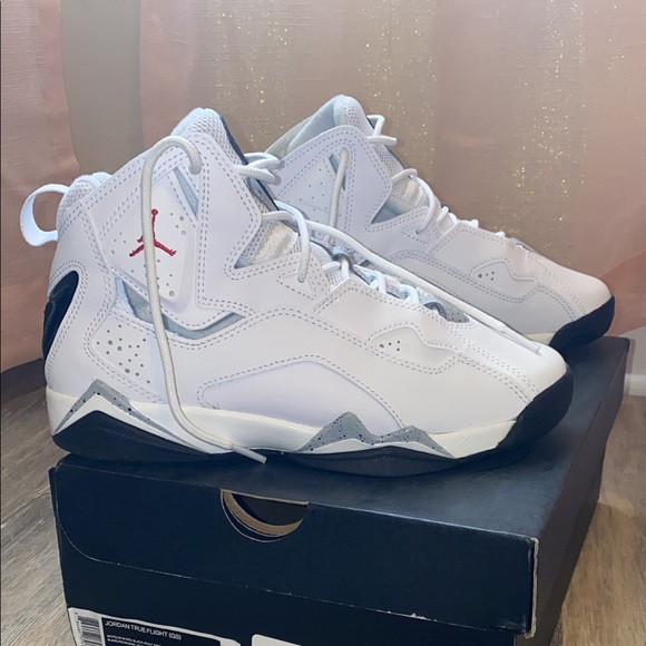 Lightly Worn Jordan Gs Size 5.5 - Picture 7 of 7